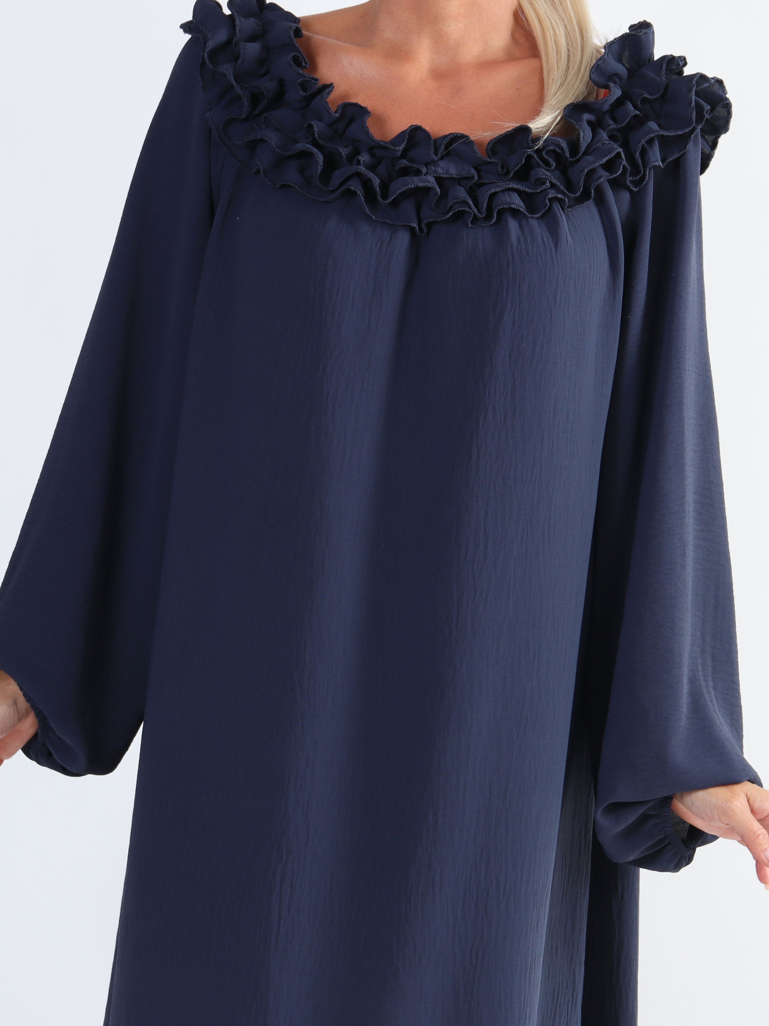 Chili Dress - Plus size kjole med lange ærmer og flæser